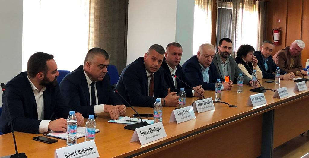  Министърът на районното развиване и благоустройството Андрей Цеков се срещна с регионалния шеф Захари Сираков, кметовете и народни представители от Смолянския район 